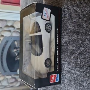 ERTL 1997 Chevrolet Corvette